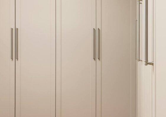 Deur en meubelbeslag van Lavuzo als stille sfeermaker in huis