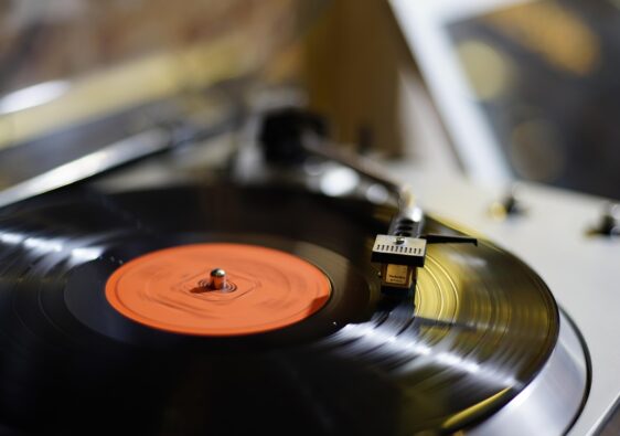 Bluetooth-platenspeler: kies op uitgang, niet op Bluetooth-bereik