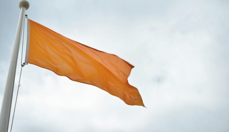 Een vlaggenmast bij huis kiezen zonder gedoe