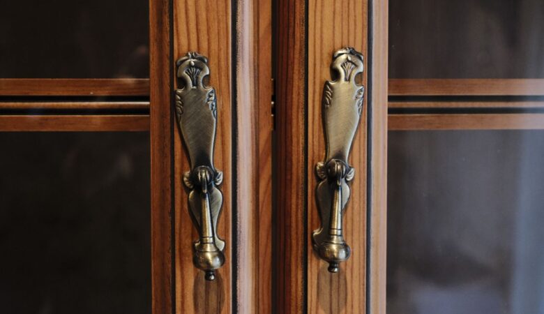 Deurkrukken of deurklinken? En waarom brons zo'n slimme keuze is