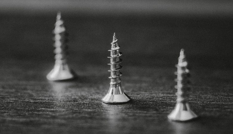 Schroeven voor hout, metaal en steen: wat zijn de verschillen?