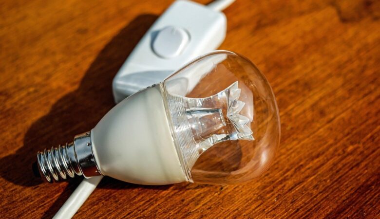 Zo maak je van je woonkamer een rustige lichtzone met spots en wandlicht